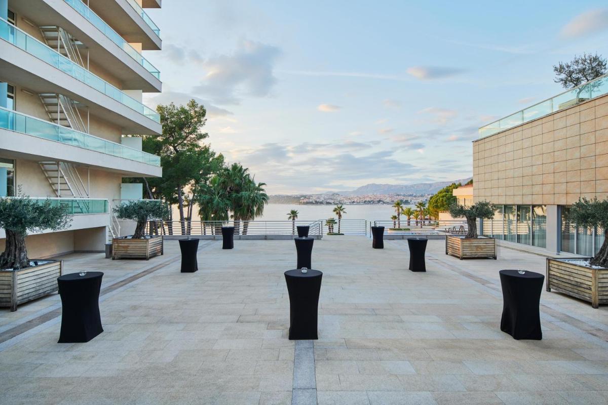 Le Meridien Lav Split