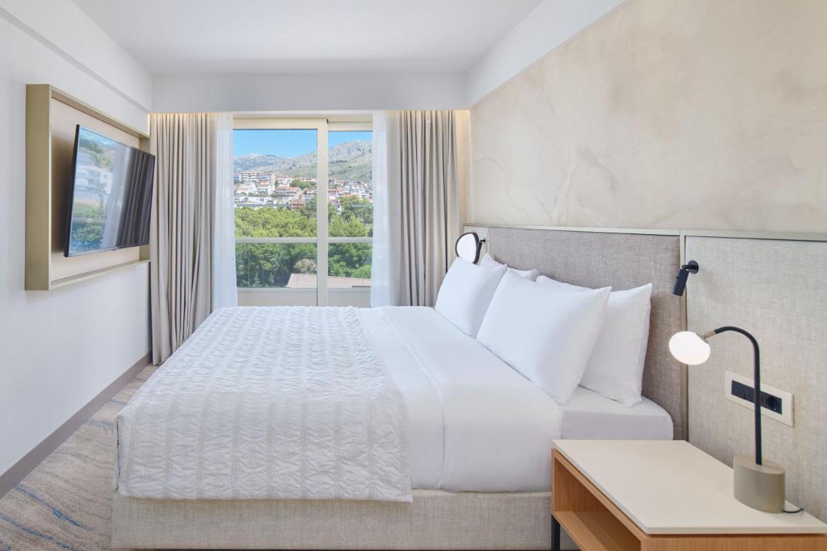 Le Meridien Lav Split