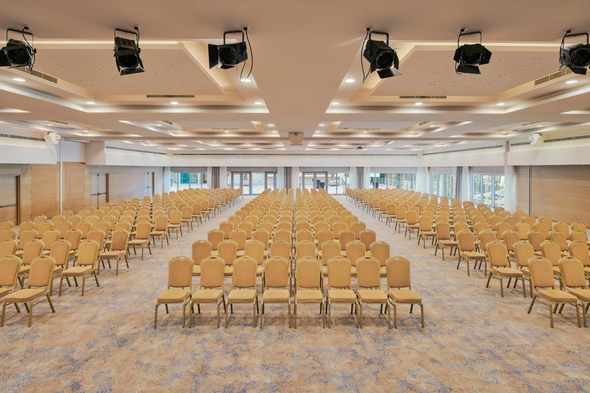 Le Meridien Lav Split