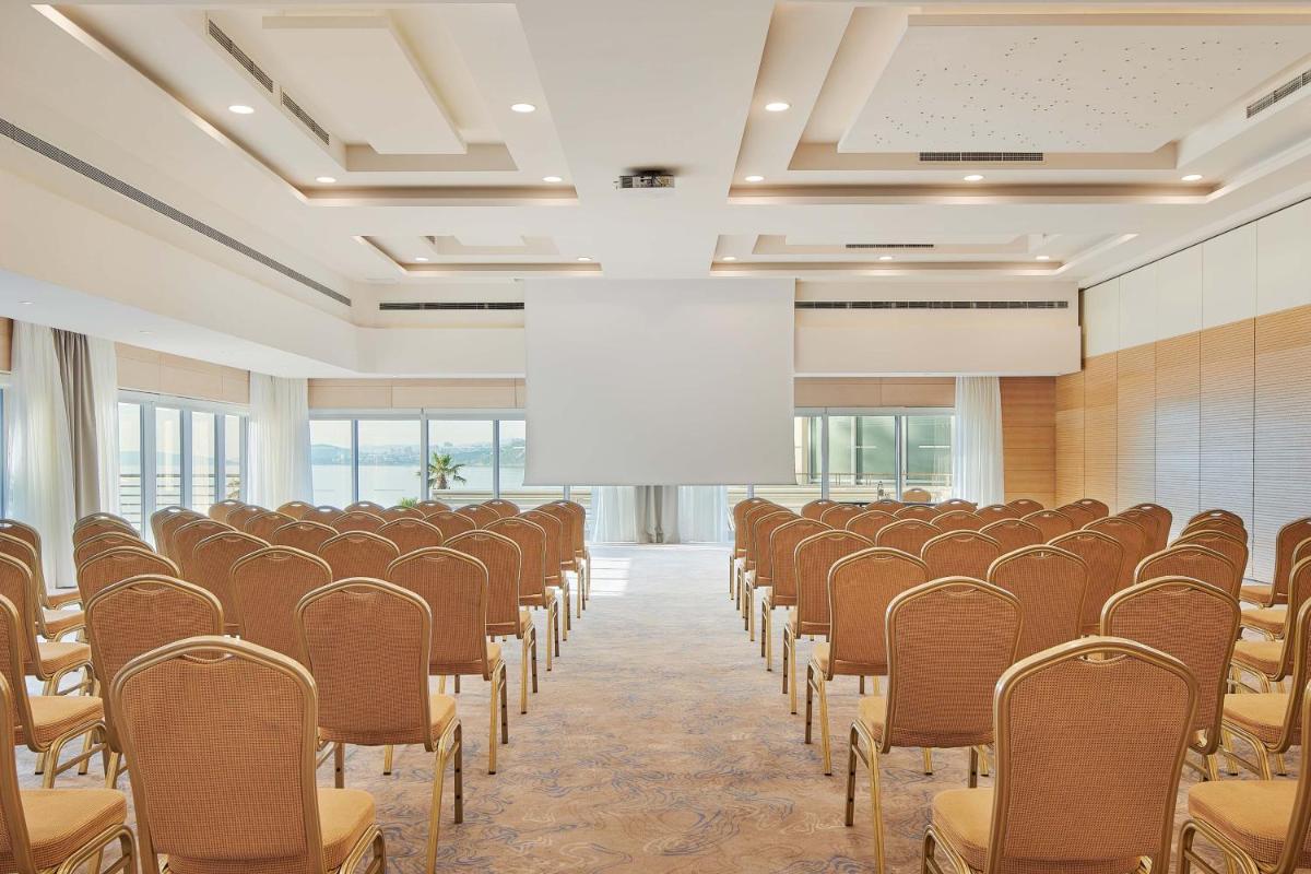 Le Meridien Lav Split