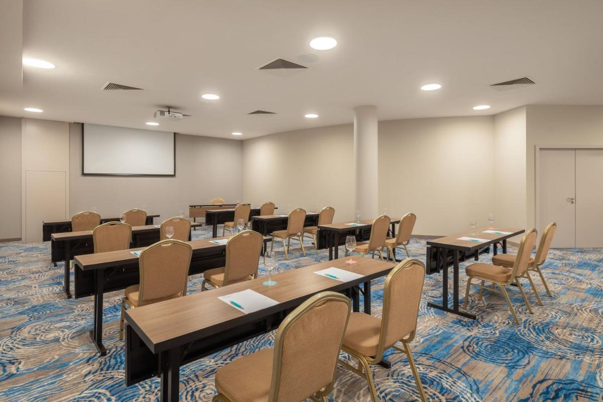 Le Meridien Lav Split