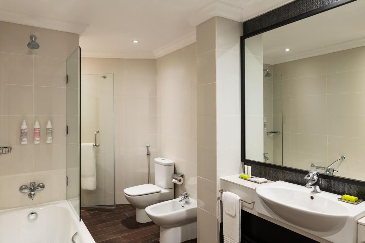 Le Meridien Mina Seyahi Beach Resort & Waterpark