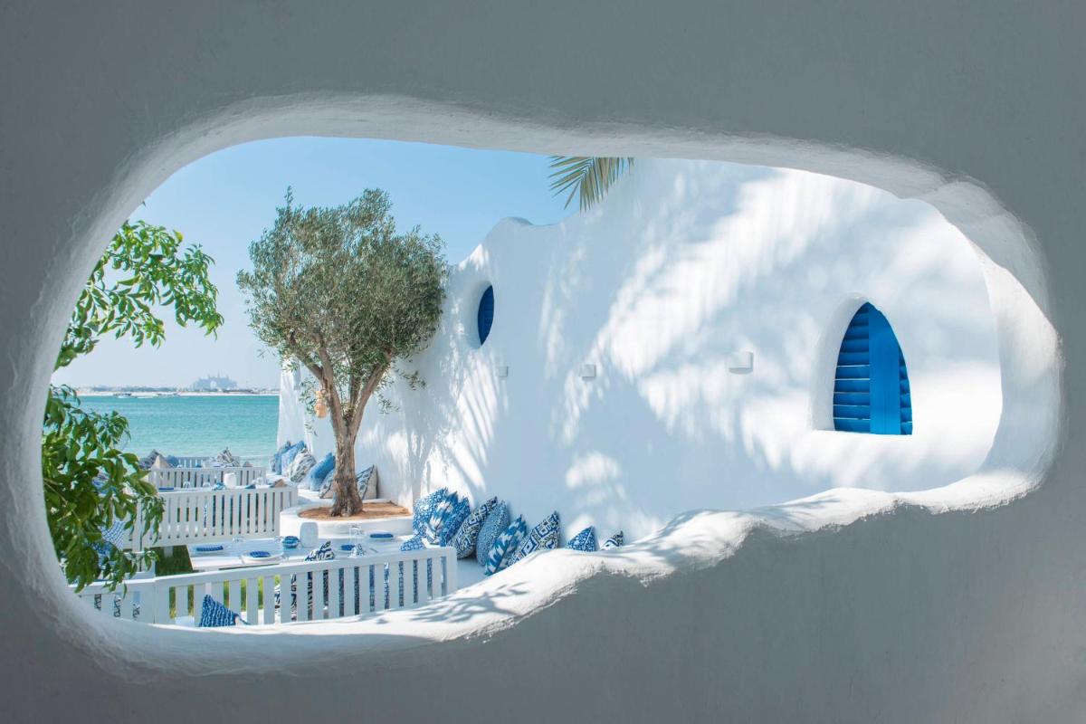 Le Meridien Mina Seyahi Beach Resort & Waterpark