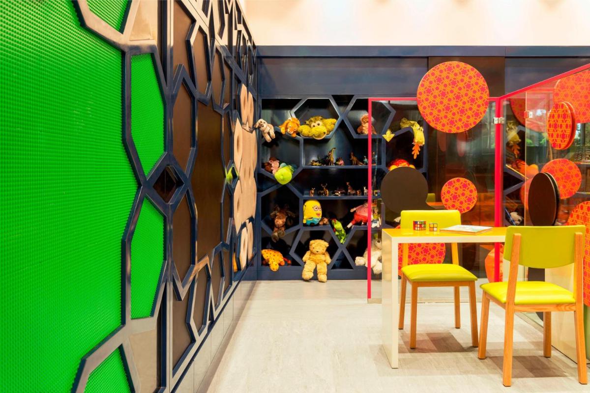 Le Meridien Mina Seyahi Beach Resort & Waterpark