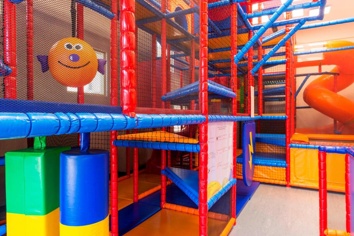 Le Meridien Mina Seyahi Beach Resort & Waterpark