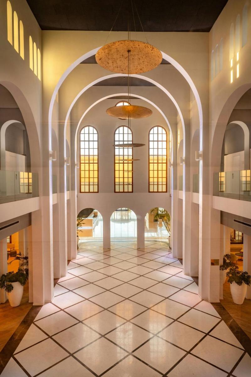 Le Meridien Ra Beach Hotel and Spa