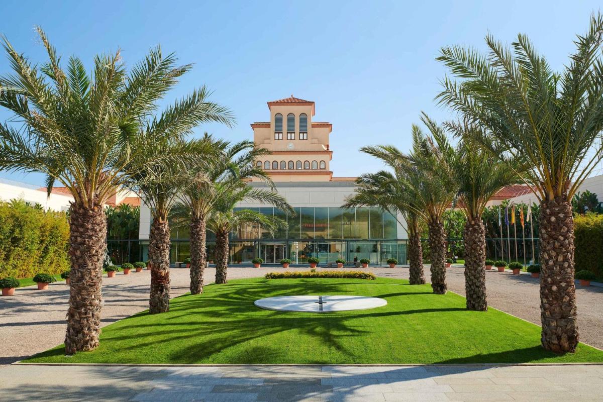 Le Meridien Ra Beach Hotel and Spa