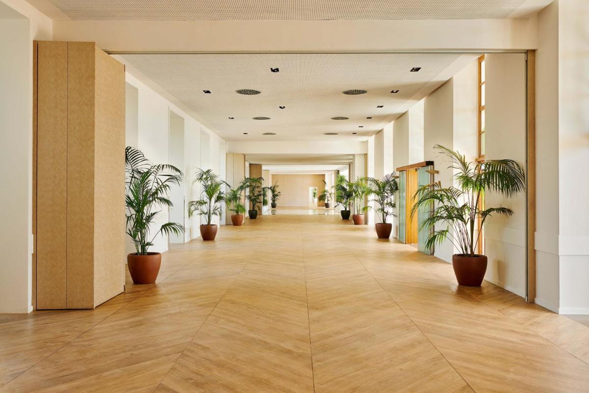 Le Meridien Ra Beach Hotel and Spa