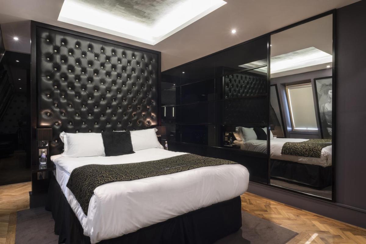 Le Monde Hotel
