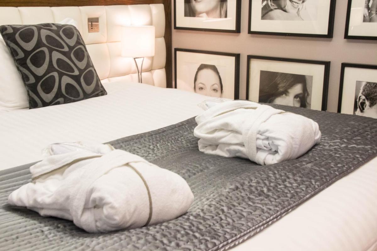 Le Monde Hotel