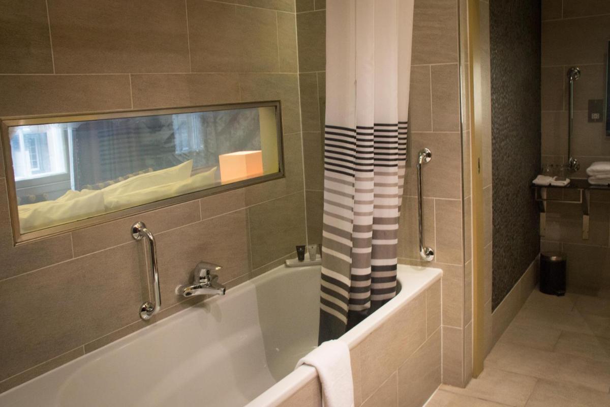 Le Monde Hotel
