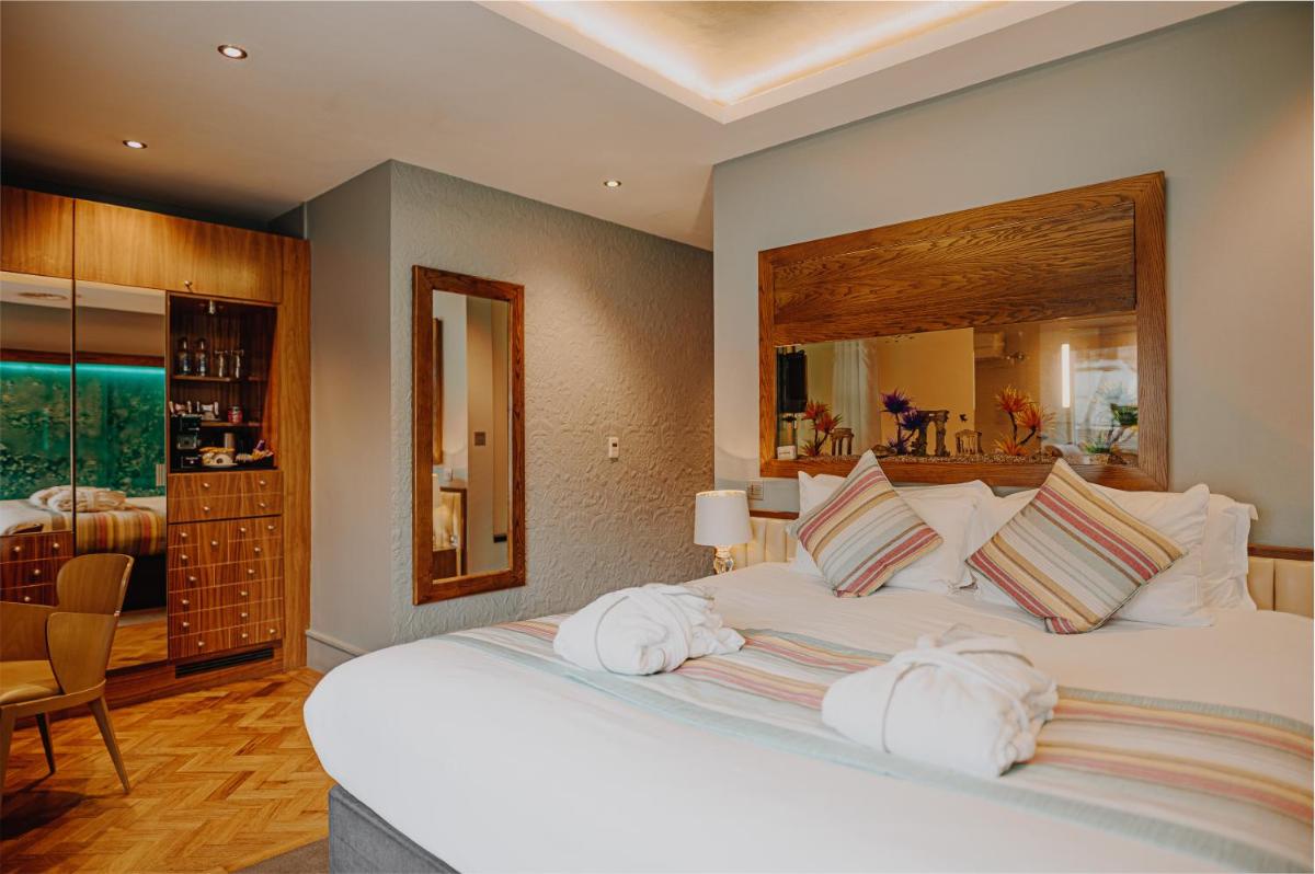 Le Monde Hotel