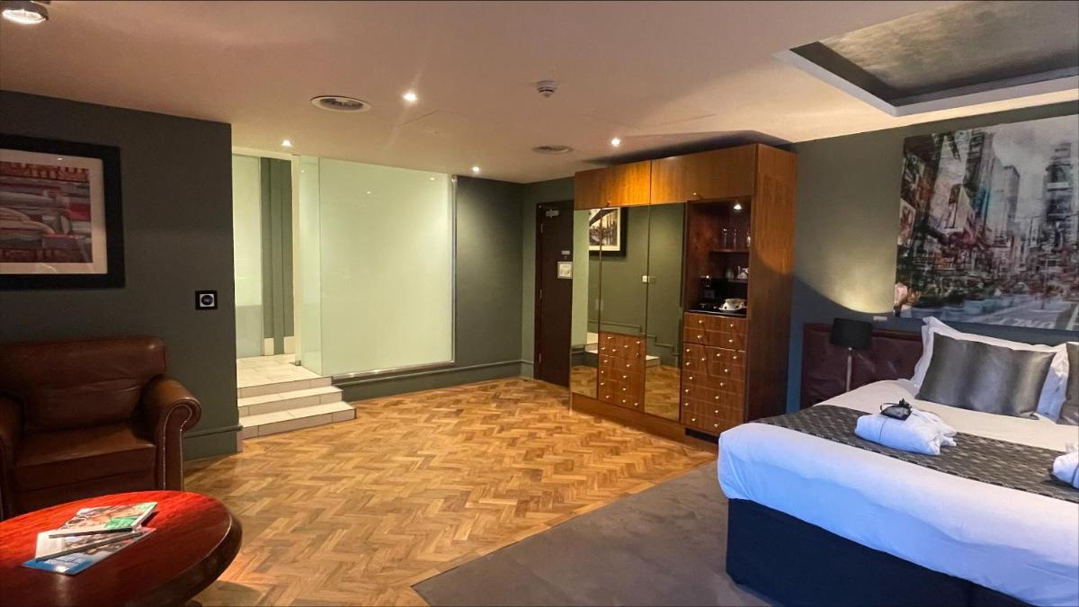 Le Monde Hotel
