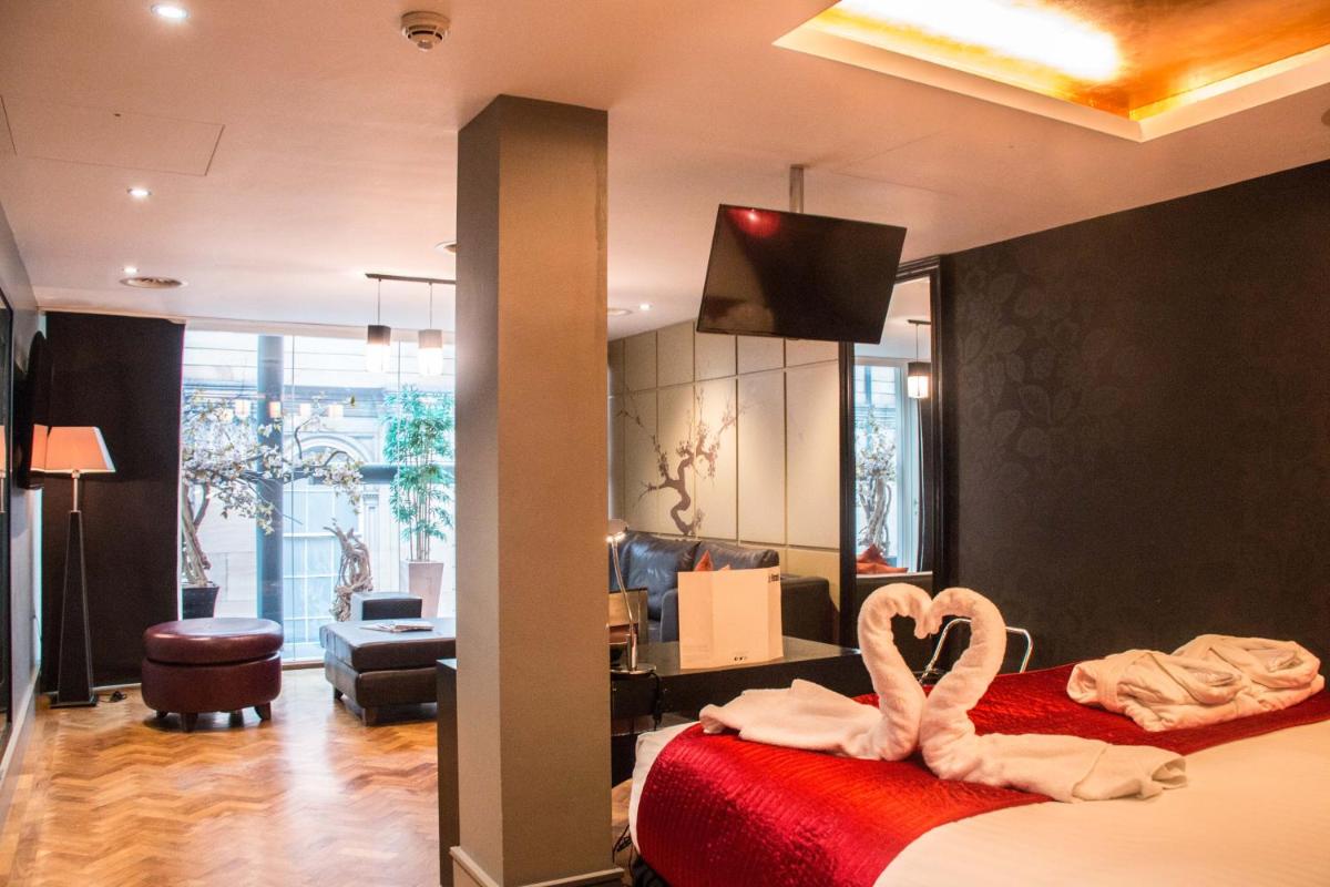 Le Monde Hotel