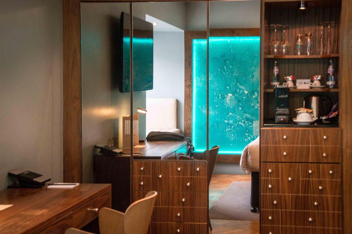 Le Monde Hotel