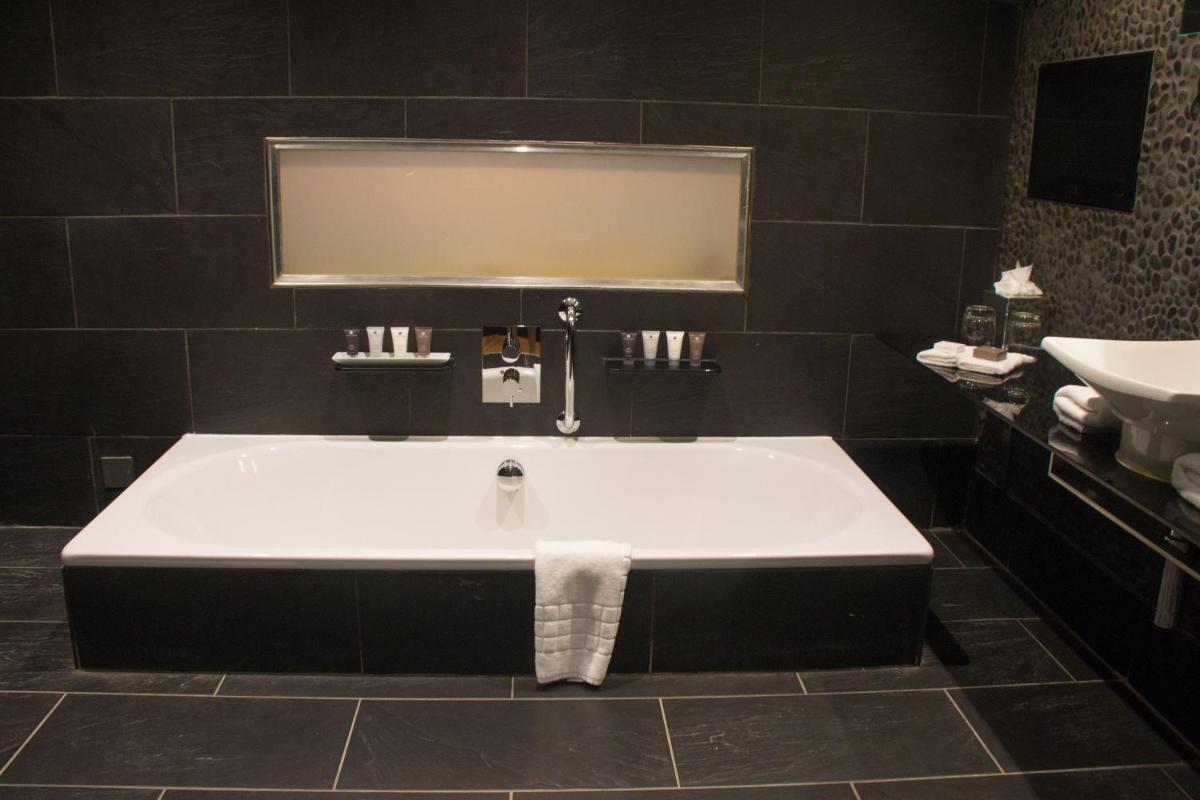 Le Monde Hotel