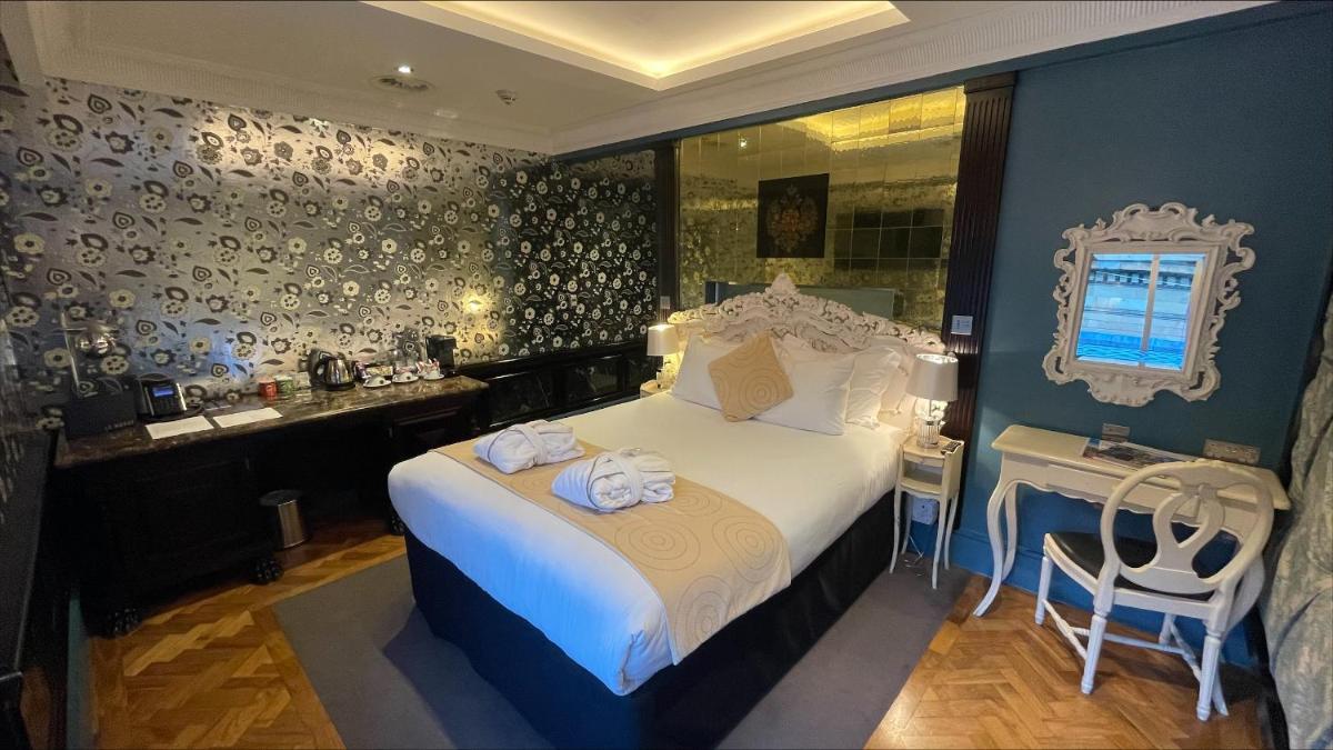 Le Monde Hotel