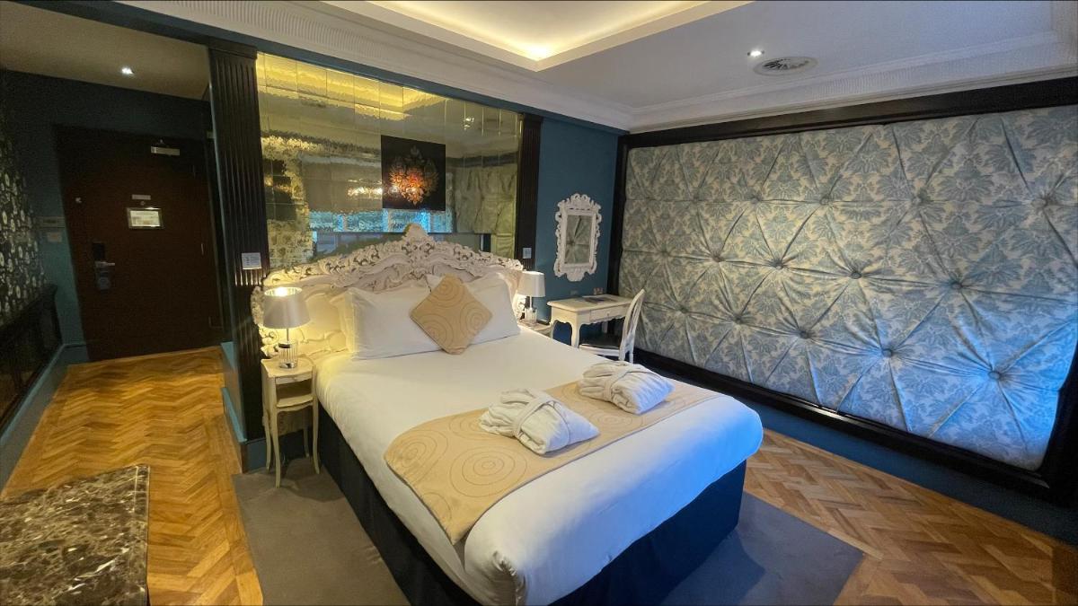 Le Monde Hotel