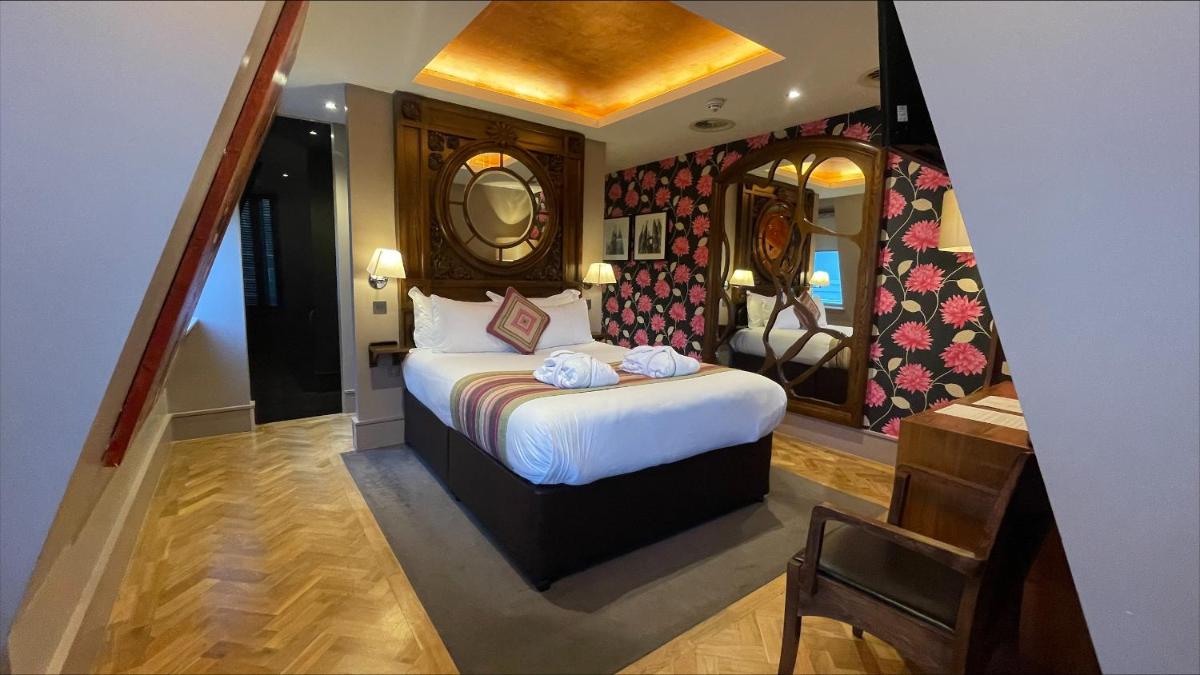 Le Monde Hotel