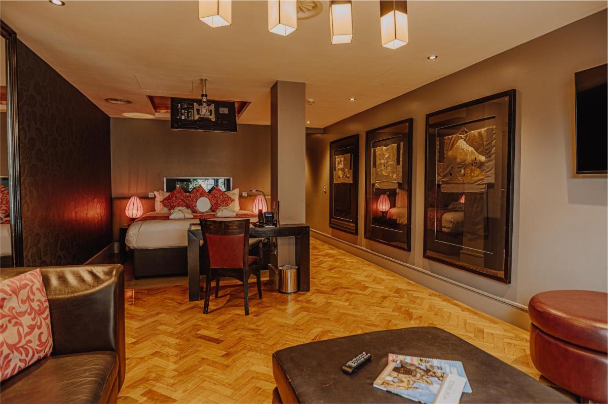 Le Monde Hotel