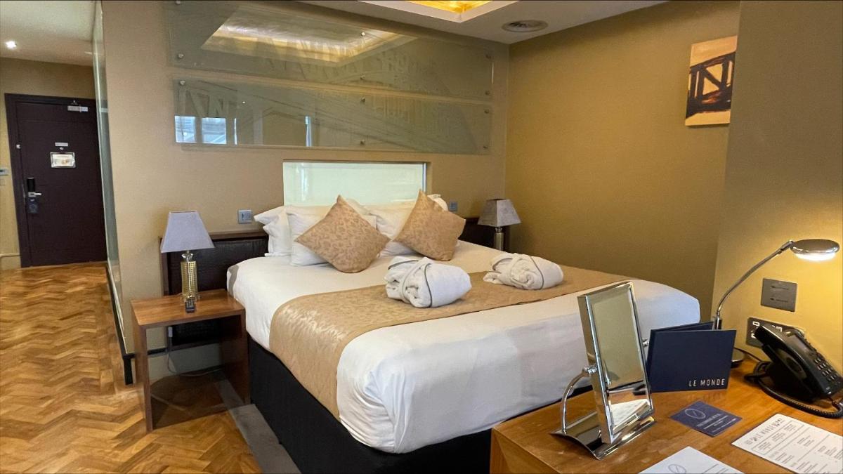 Le Monde Hotel
