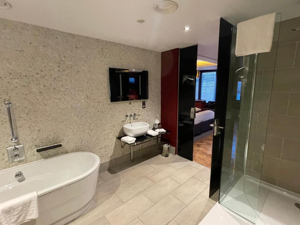 Le Monde Hotel