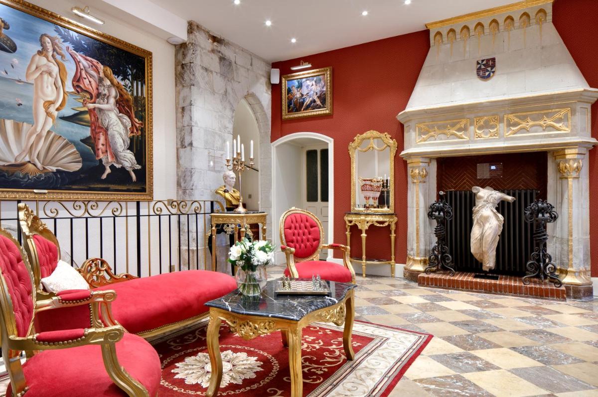 Chateau Le Prieuré Saumur - La Maison Younan