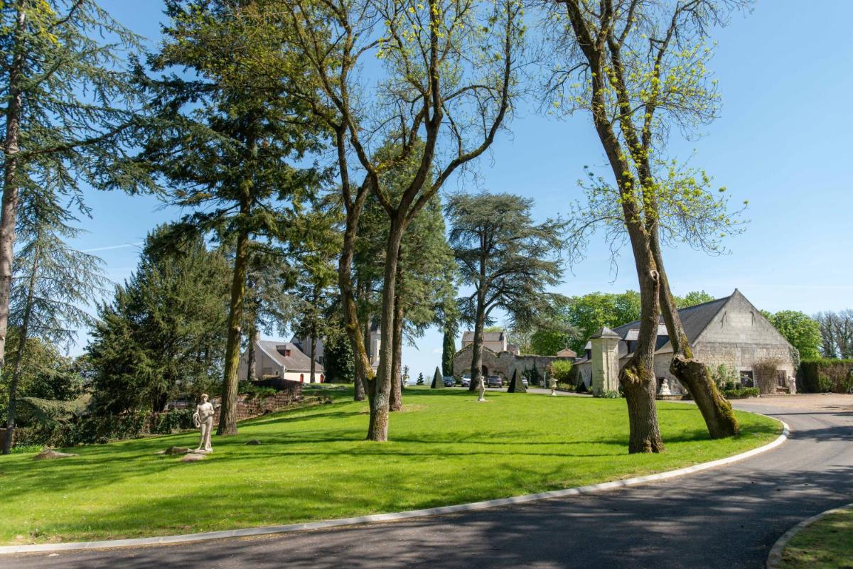 Chateau Le Prieuré Saumur - La Maison Younan