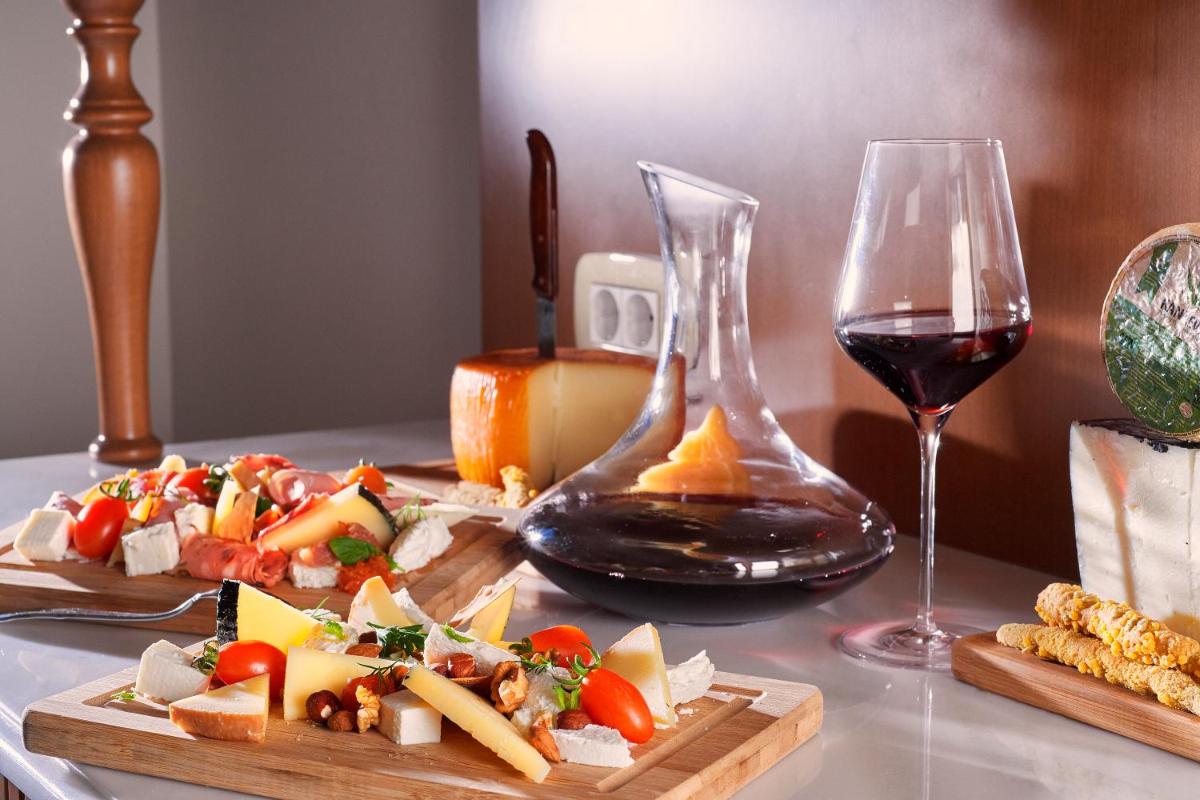 Legacy Gastro Suites