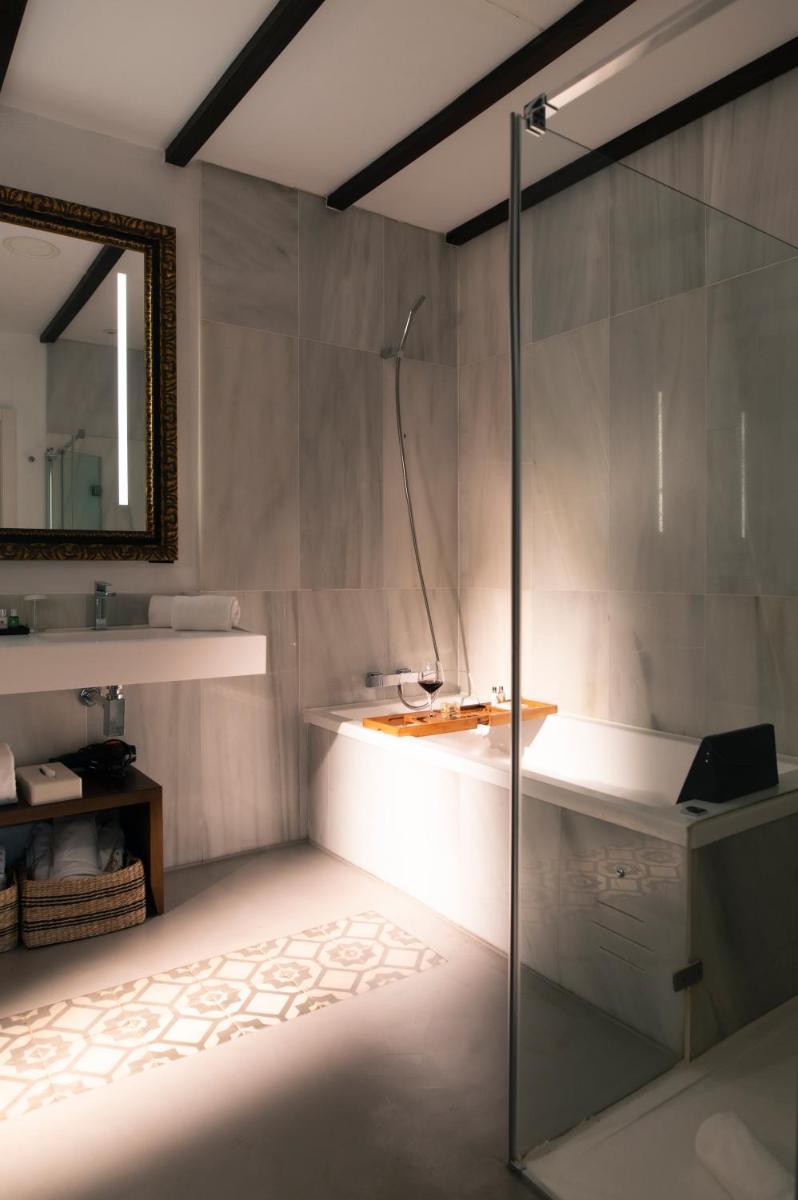 Legado Alcazar Hotel