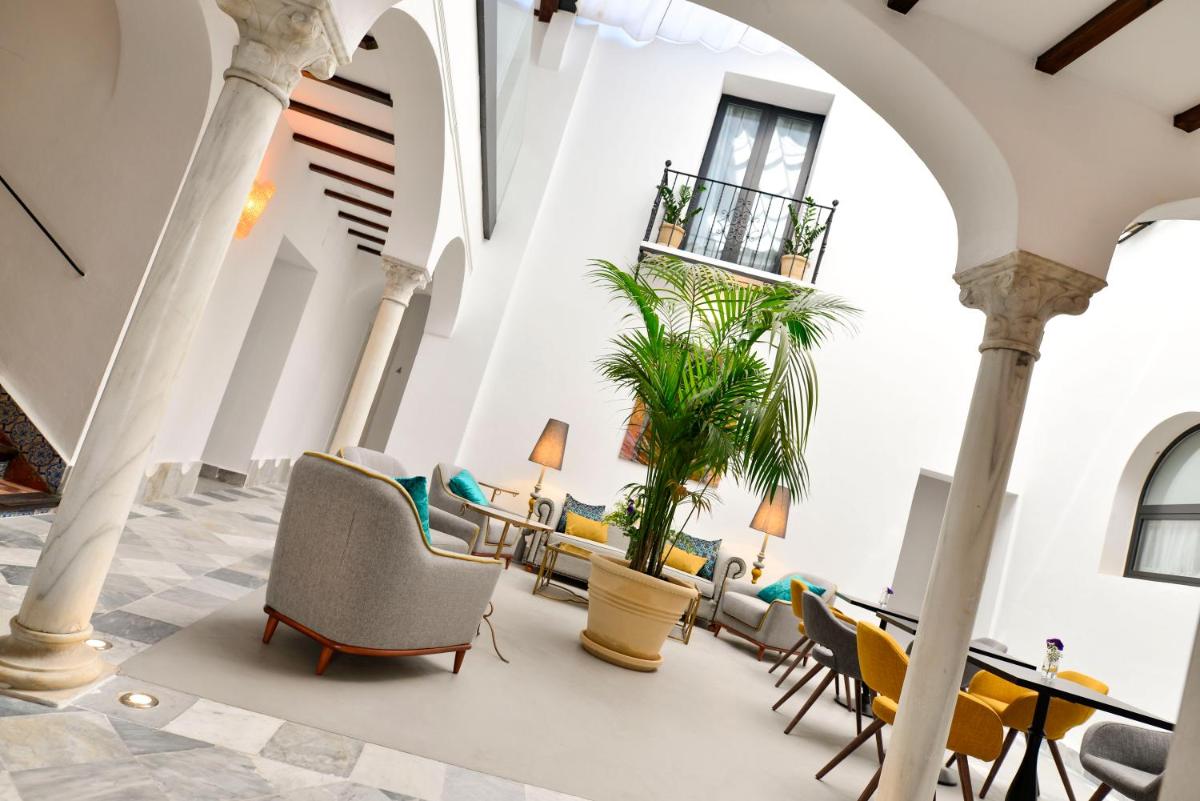 Legado Alcazar Hotel