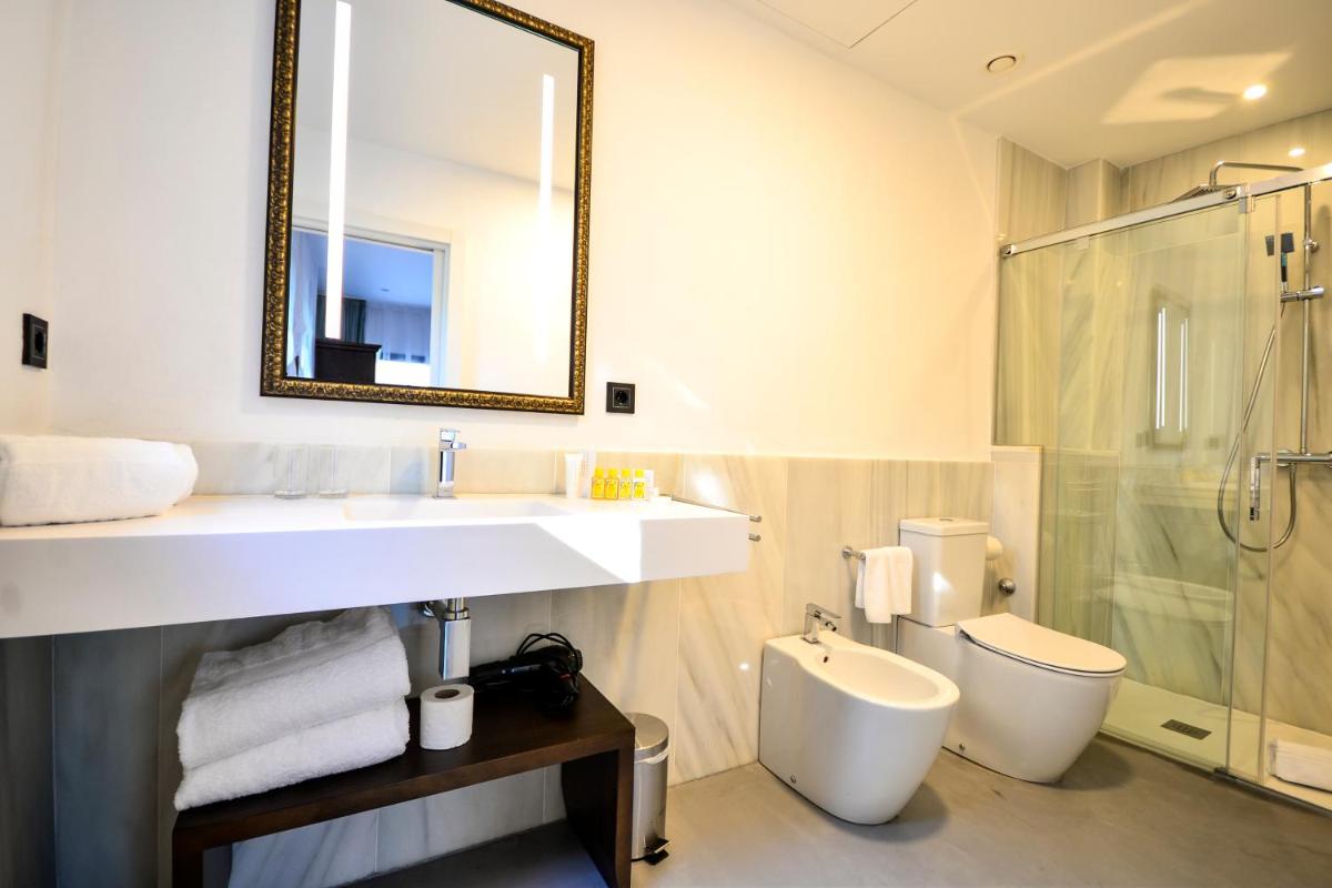 Legado Alcazar Hotel