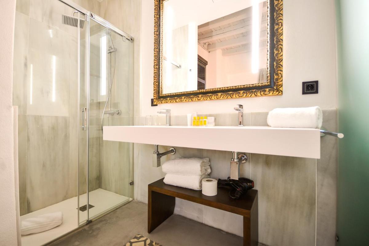 Legado Alcazar Hotel