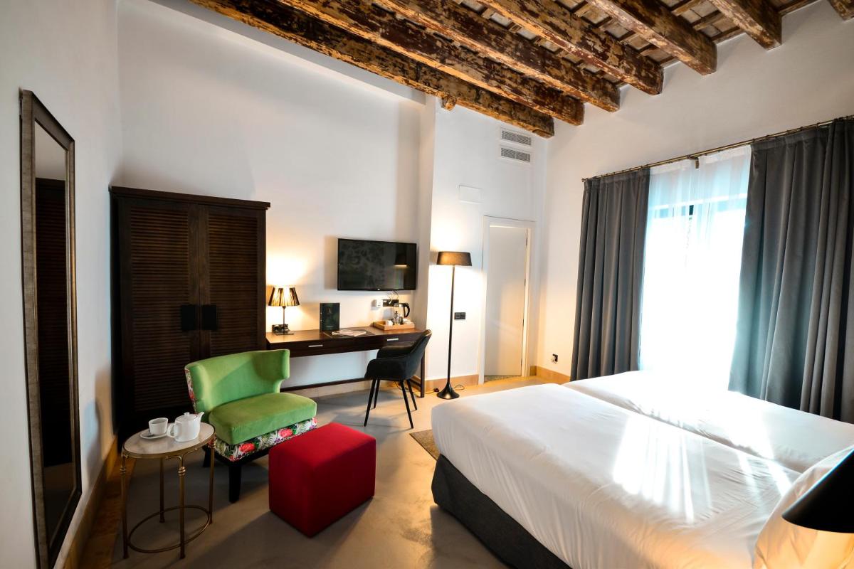 Legado Alcazar Hotel