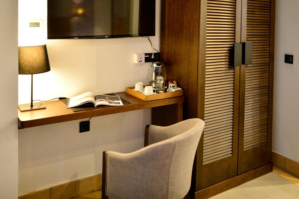 Legado Alcazar Hotel