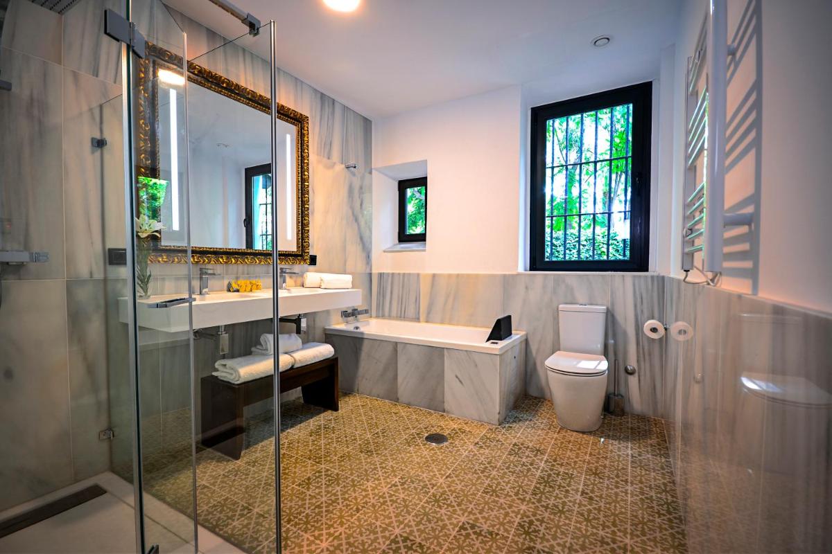 Legado Alcazar Hotel