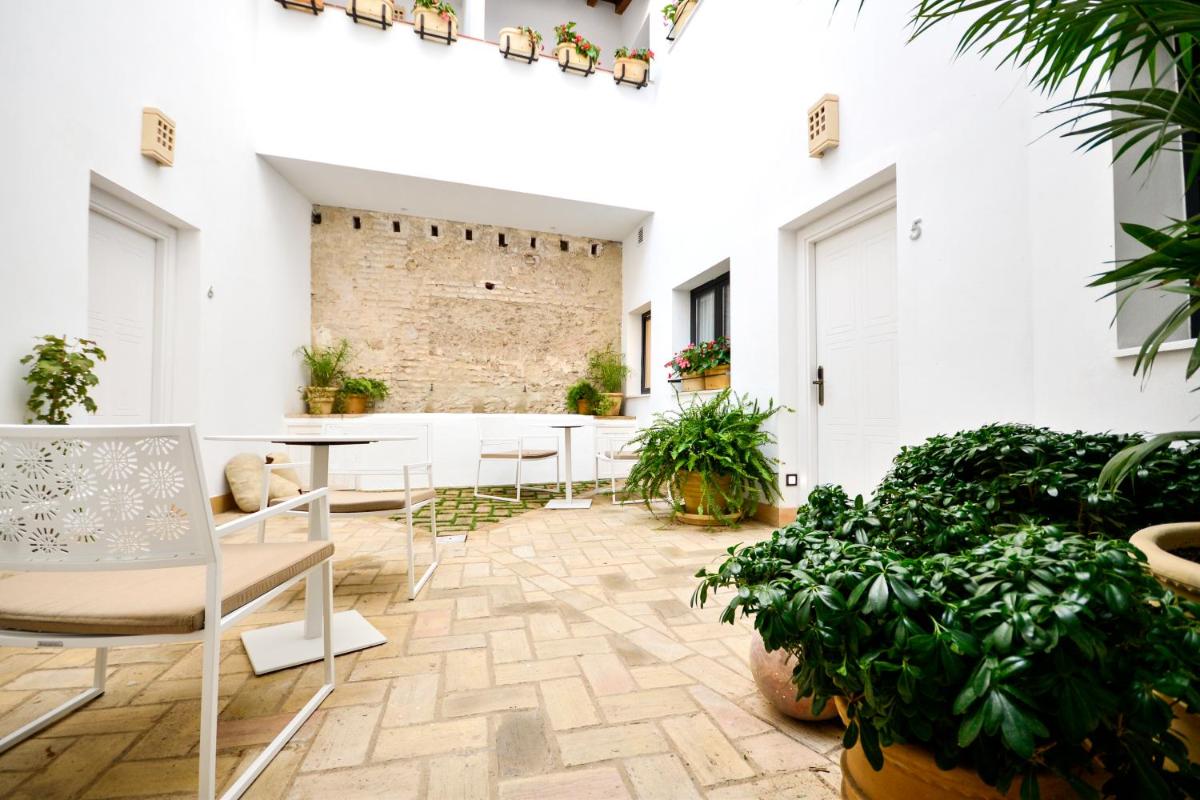 Legado Alcazar Hotel