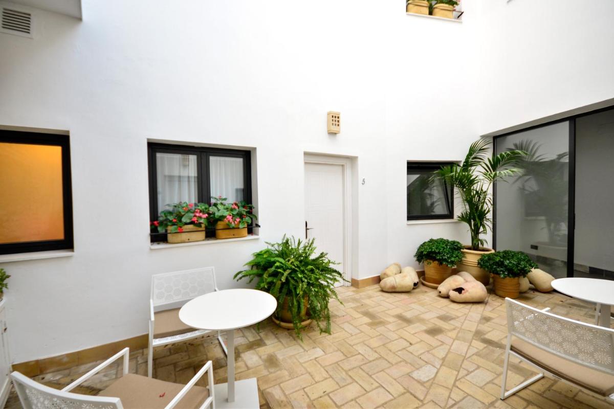 Legado Alcazar Hotel