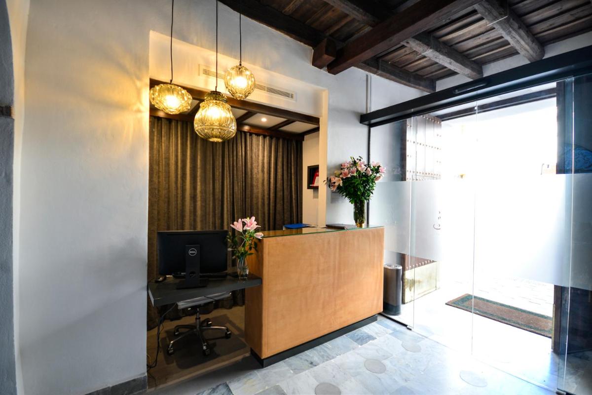 Legado Alcazar Hotel