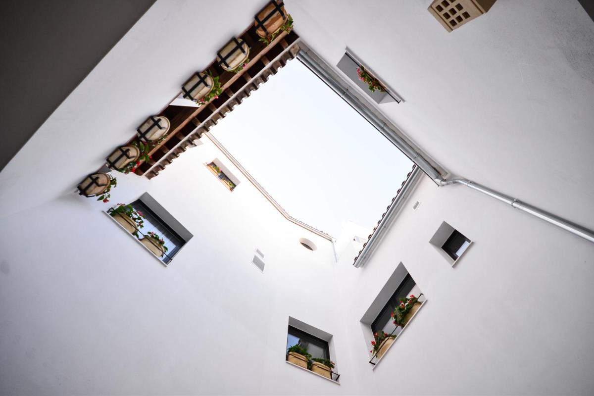 Legado Alcazar Hotel