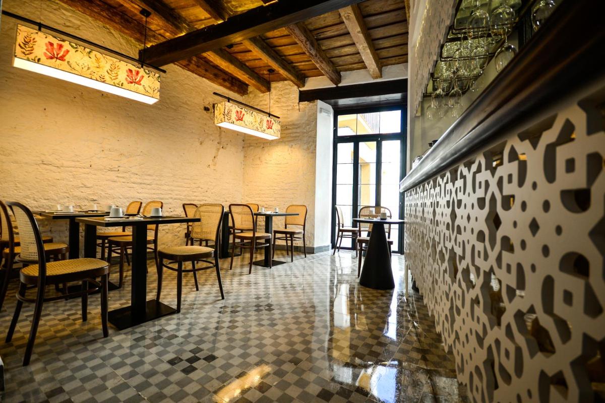 Legado Alcazar Hotel