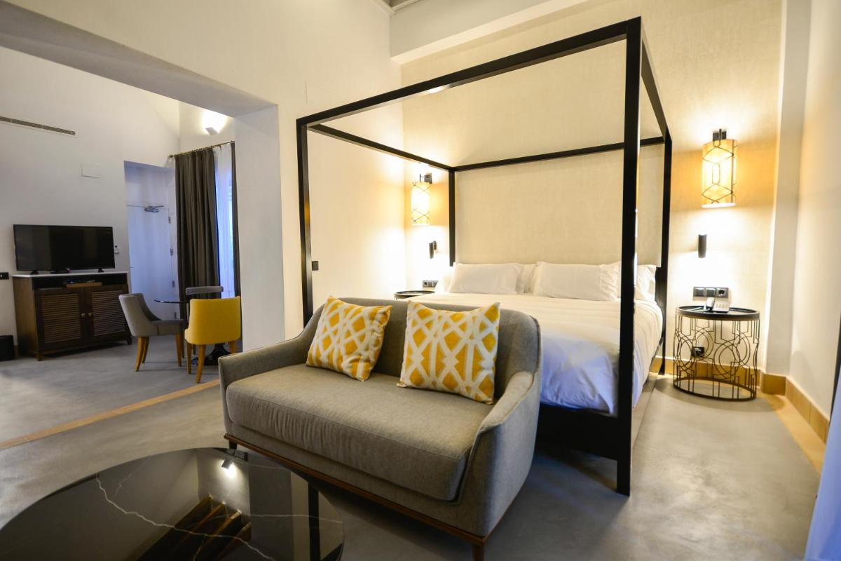 Legado Alcazar Hotel