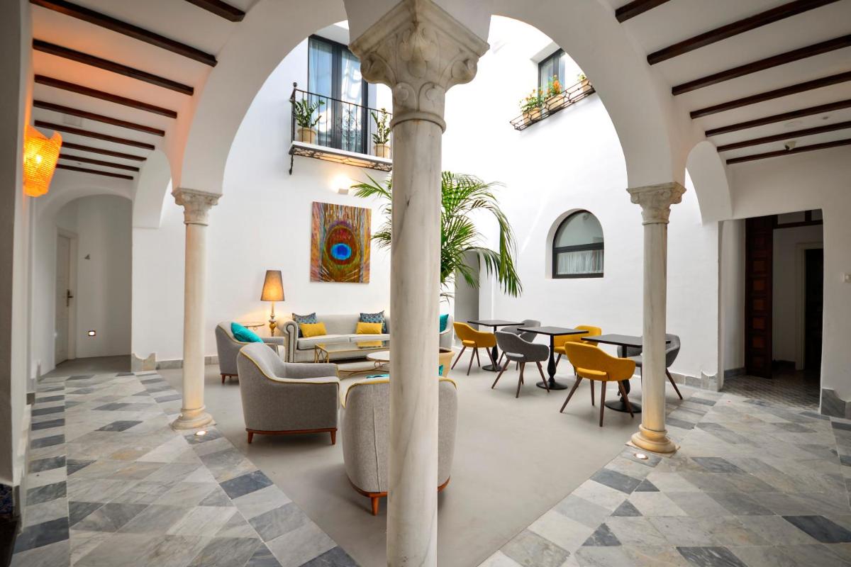 Legado Alcazar Hotel