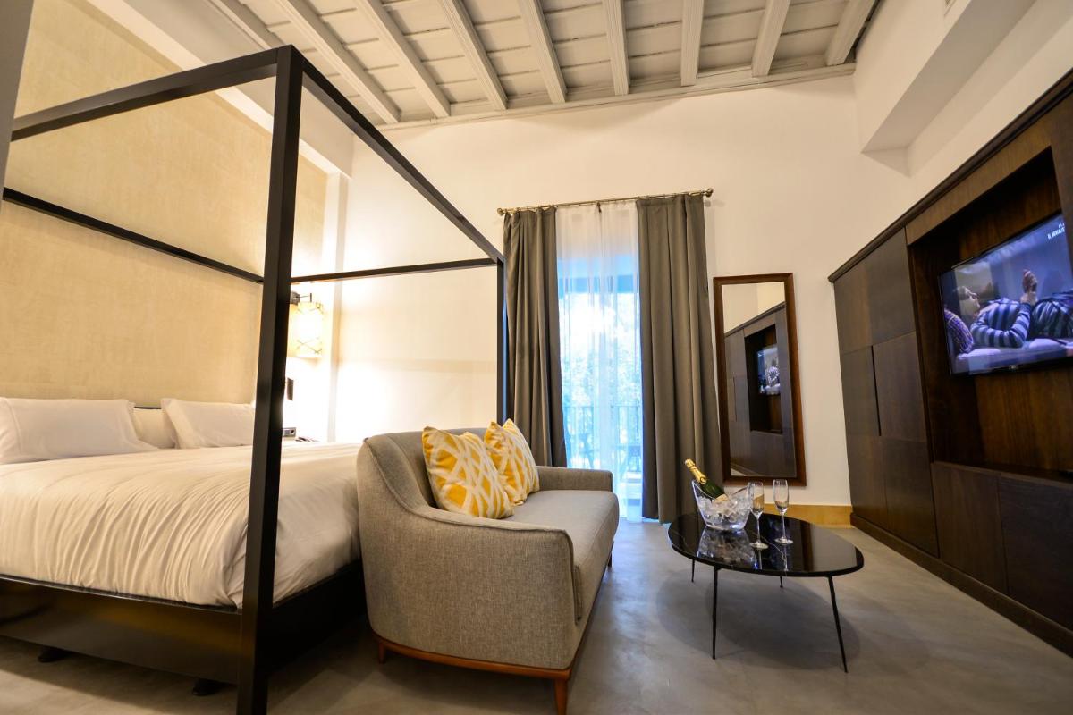 Legado Alcazar Hotel