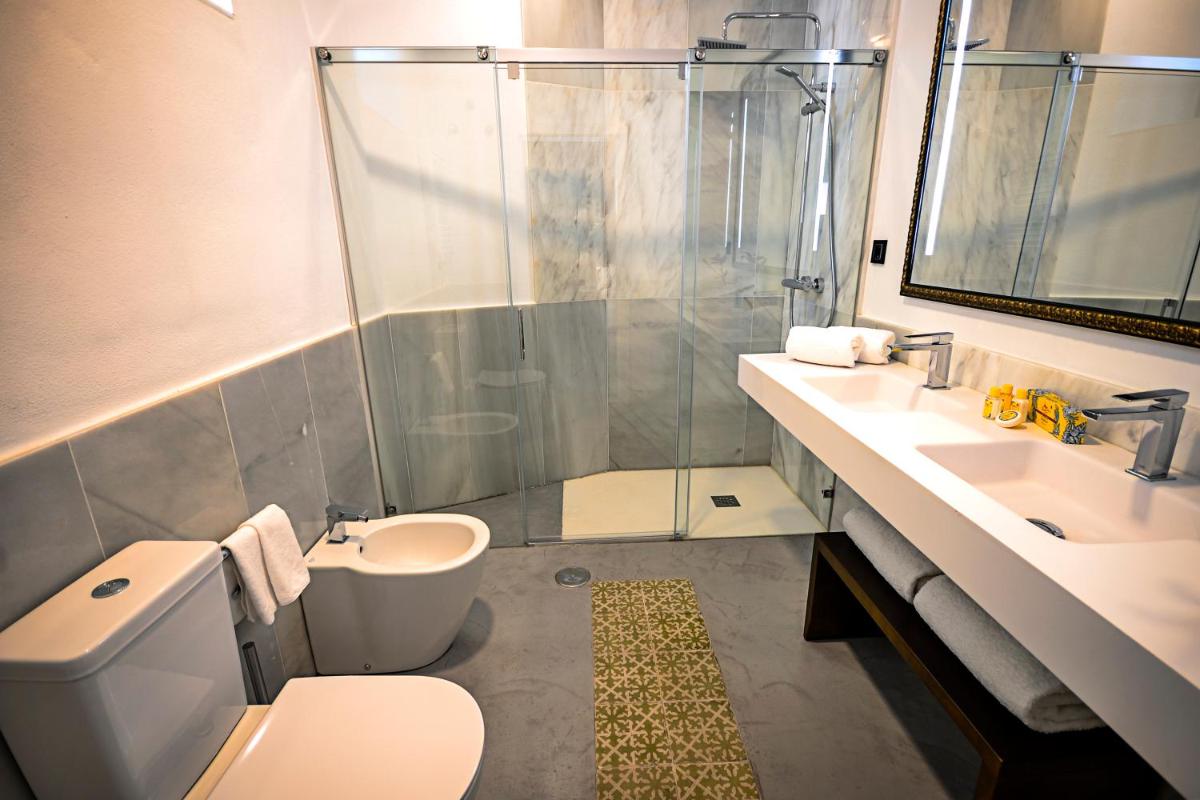 Legado Alcazar Hotel