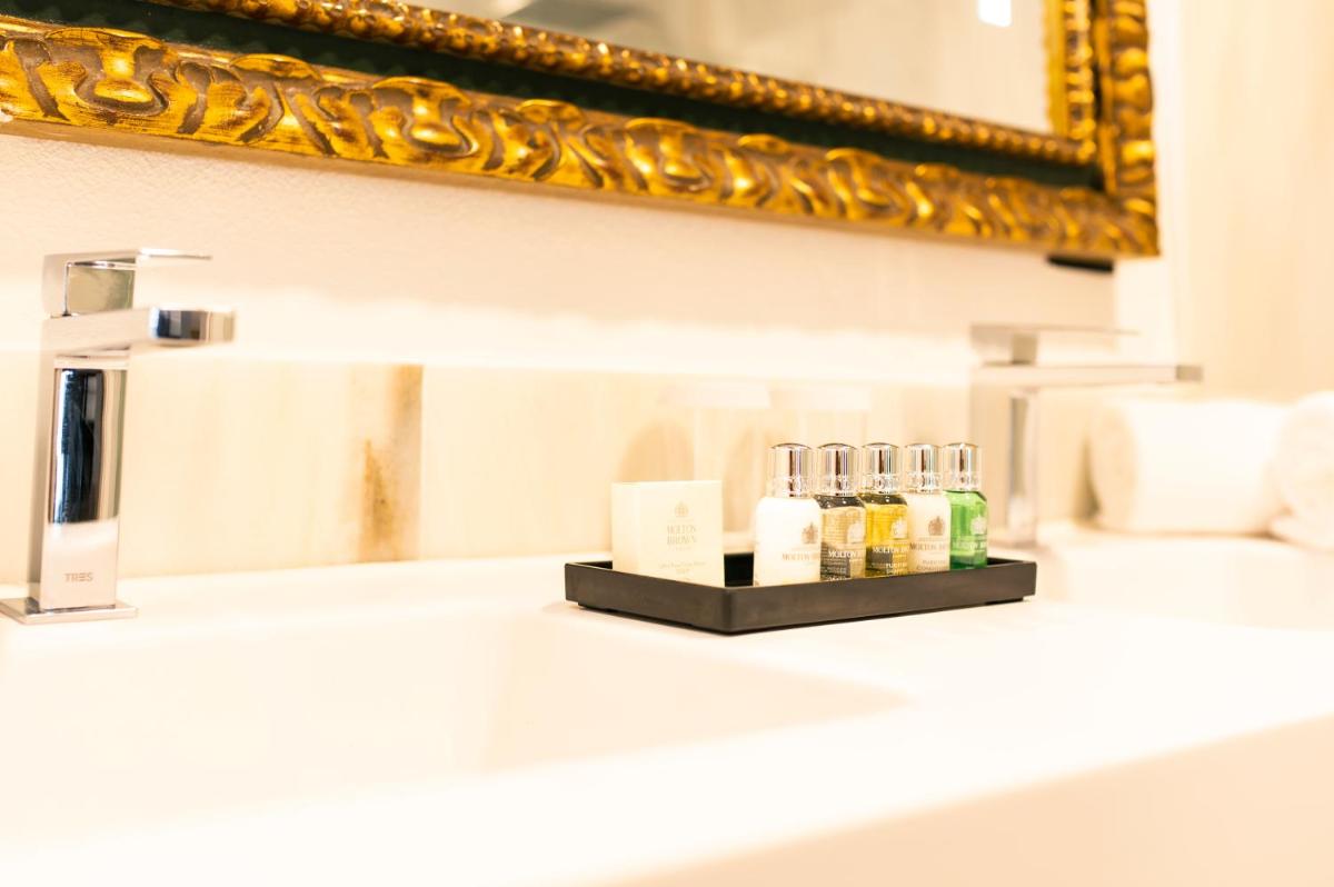 Legado Alcazar Hotel