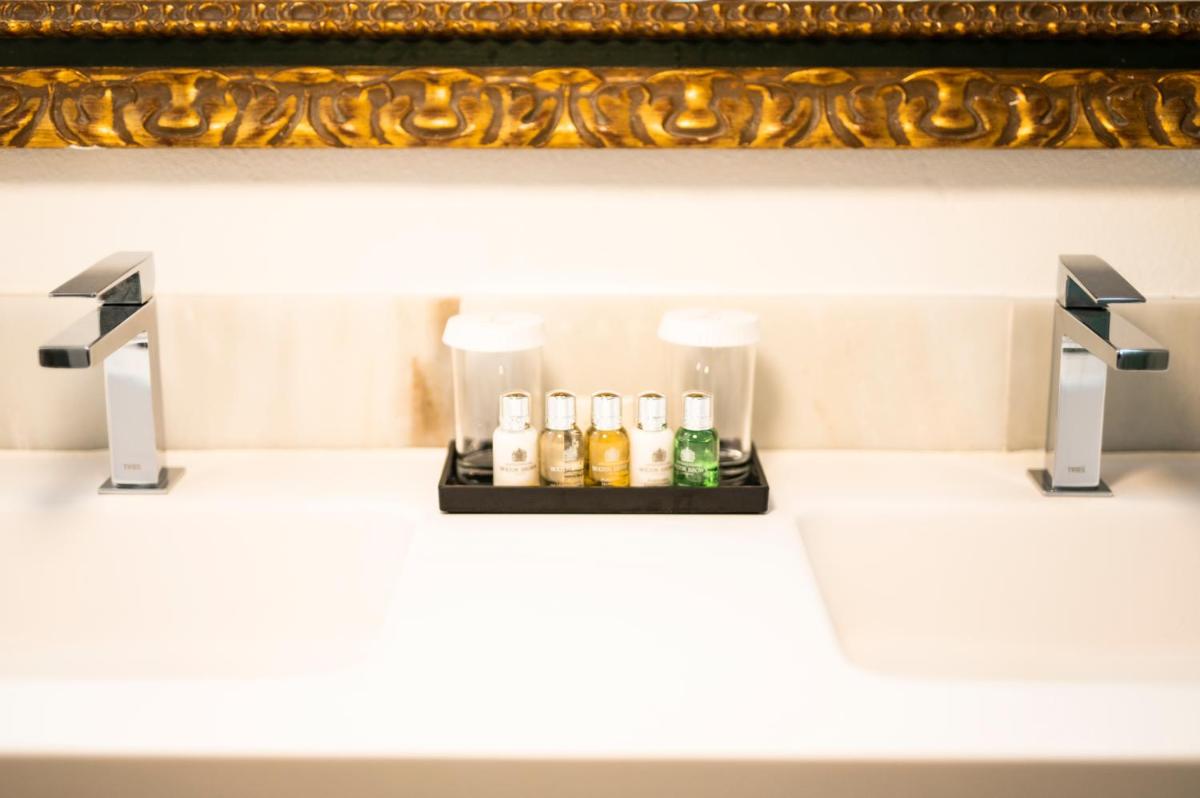 Legado Alcazar Hotel