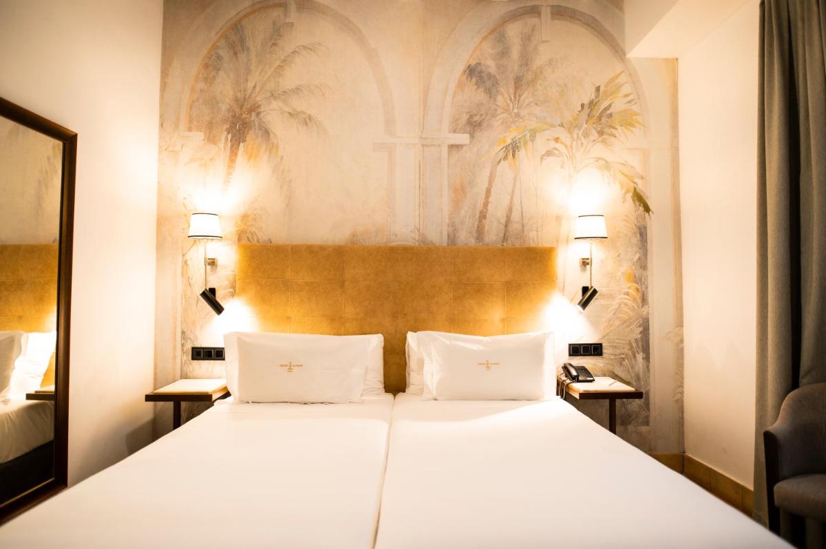 Legado Alcazar Hotel