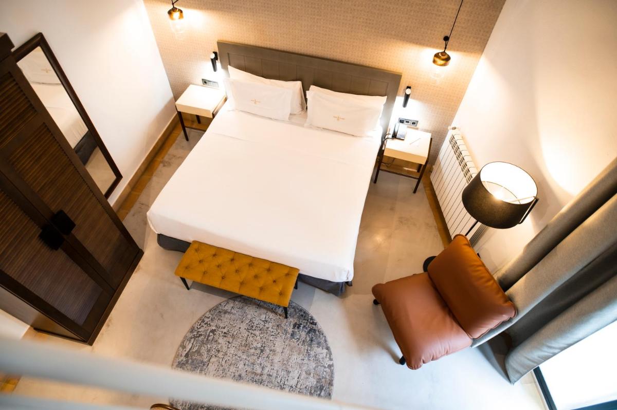 Legado Alcazar Hotel