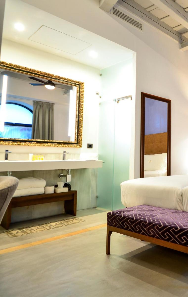Legado Alcazar Hotel
